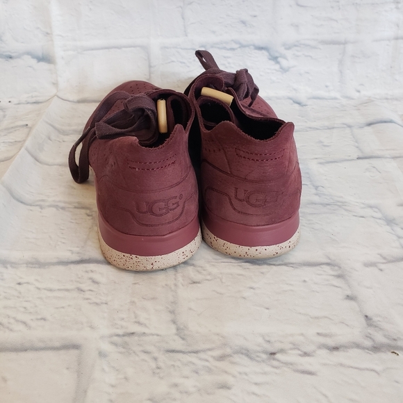 Ugg Tye lace up women's 9.5 - Picture 3 of 9